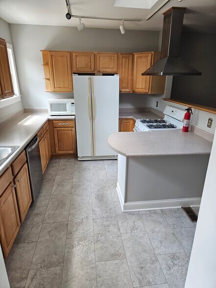 Building Photo - 35 E Hoster St