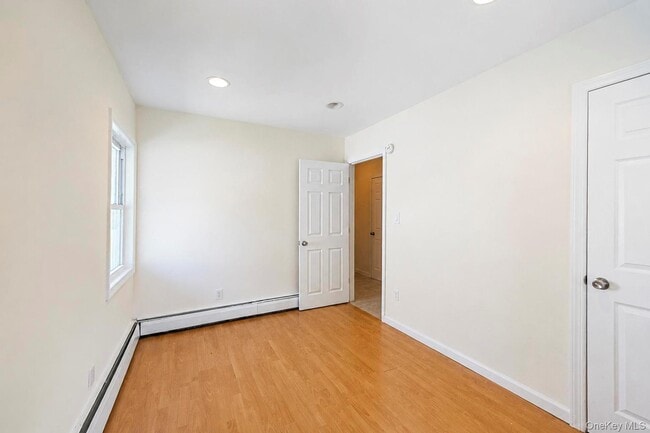 Building Photo - 3173 Roxbury Ln
