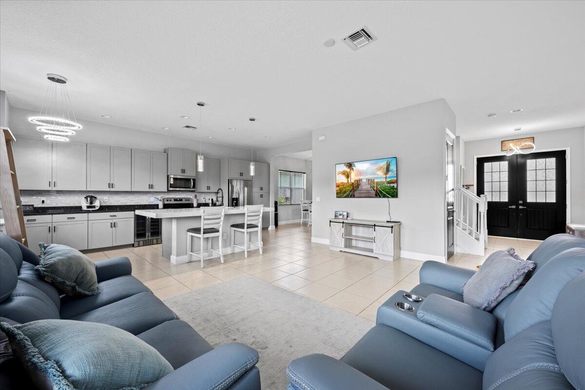 Building Photo - 15406 Goldfinch Cir