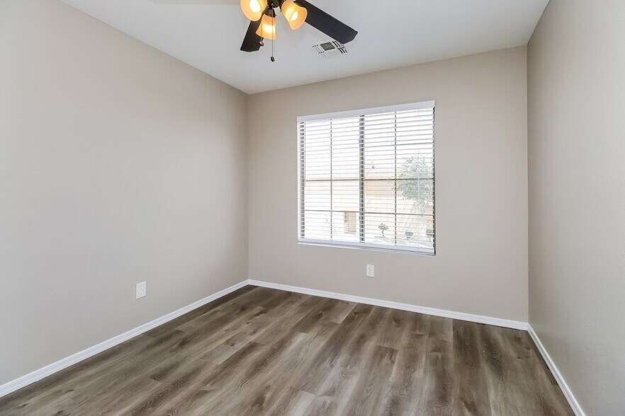 Building Photo - 40204 Calabria St