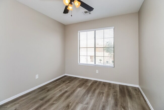Building Photo - 40204 Calabria St