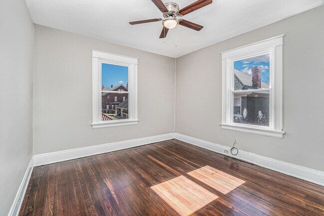 Building Photo - 2218 Scott St