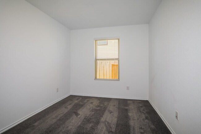 Building Photo - 11052 N Lake Mist Ln