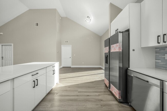 Building Photo - 3 Bedroom Home Located In The Sun N Lake Golf Community