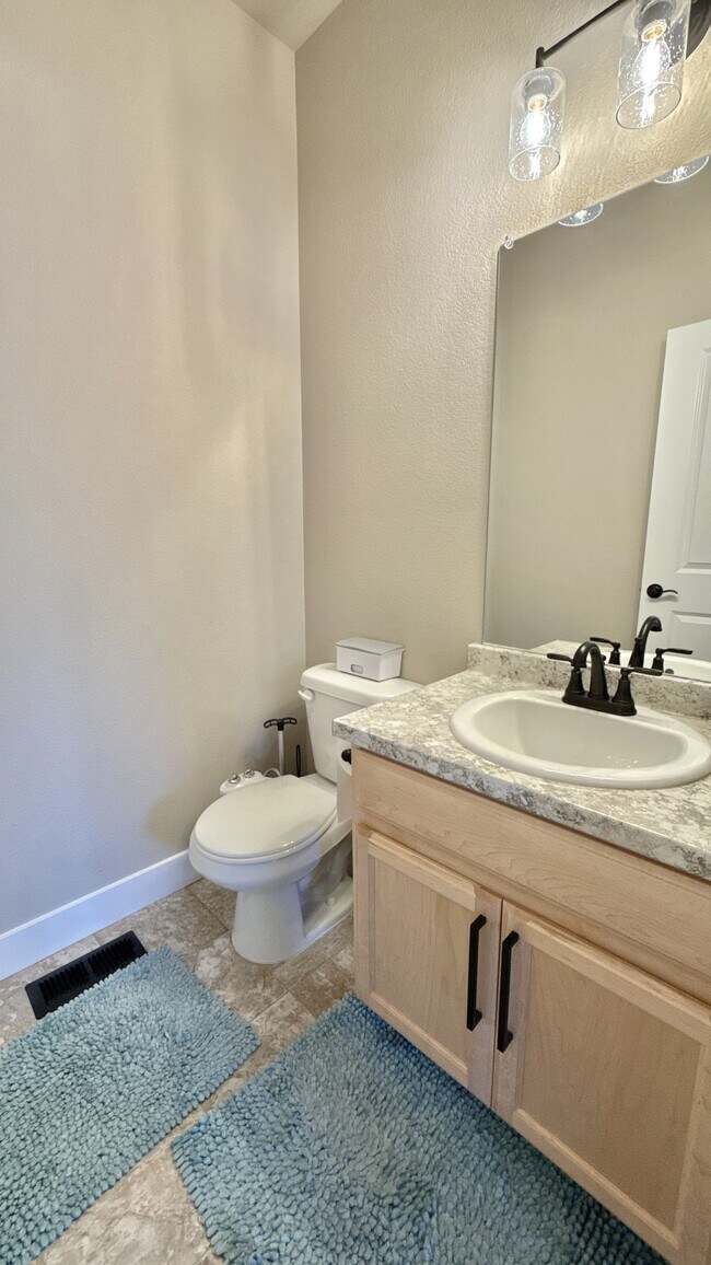 Building Photo - 409 Luminous Dr