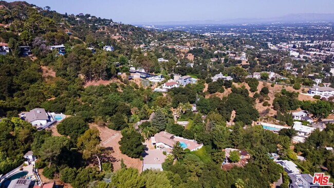 Building Photo - 3200 Oakley Dr