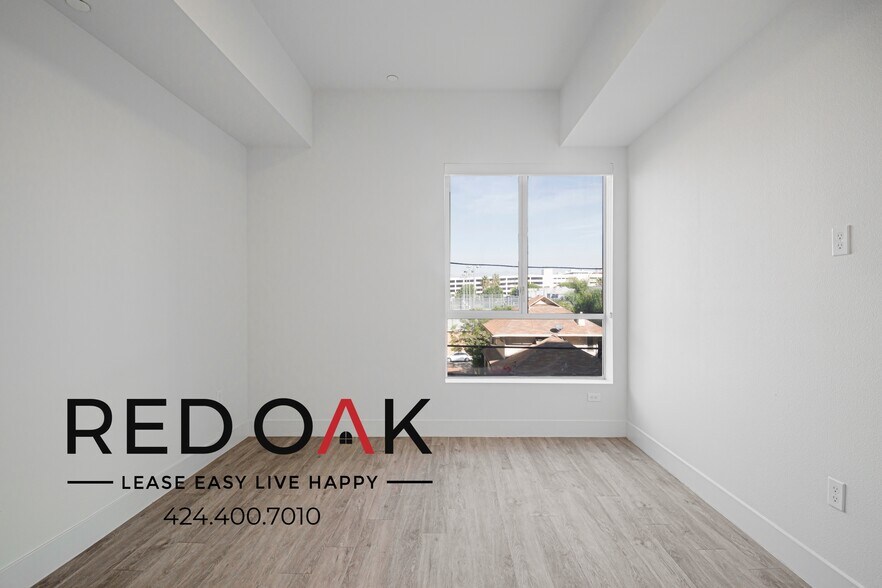 Building Photo - 1331 W 7th St