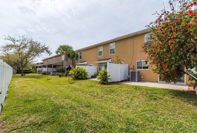 Building Photo - St Augustine Living!
