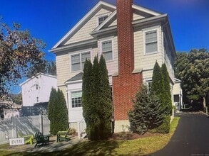 Building Photo - 876 Oldfield Road