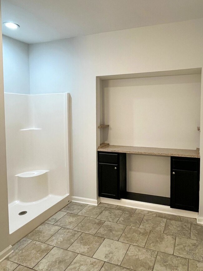 Building Photo - Beautifully Updated 3 Bed 2 Bath Haymount Home