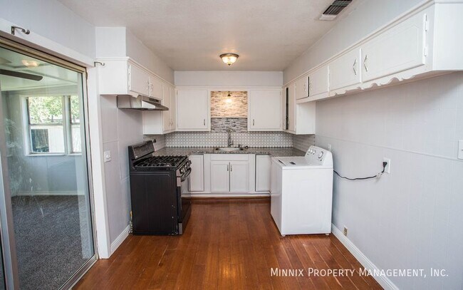 Building Photo - 1320 60th St