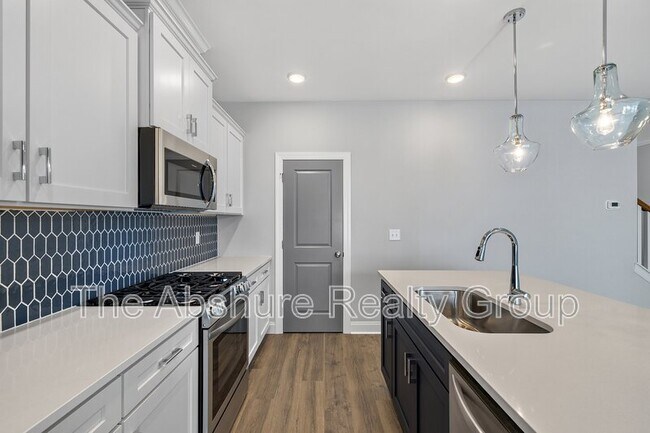 Building Photo - 8913 Kennebec Xing Dr