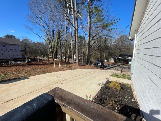 Building Photo - NEWLY RENOVATED COTTAGE!