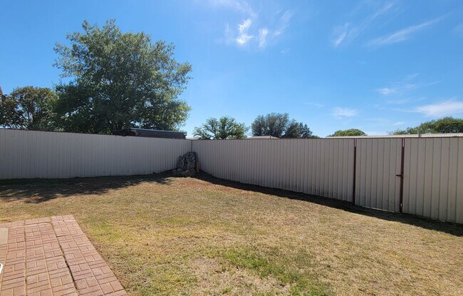 Building Photo - Awesome 3/2/1 with a carport in Wolfforth