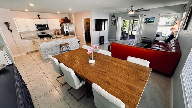 Building Photo - 3869 SE Lee St