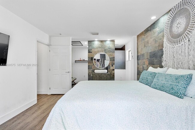 Building Photo - 266 NE 117th St