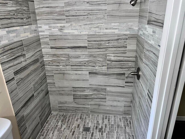 Building Photo - 162 Windtree Ln