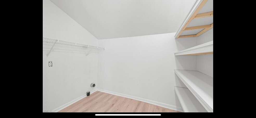 Building Photo - 118 Peachtree Ln