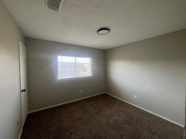 Building Photo - 8119 Crestwick Dr