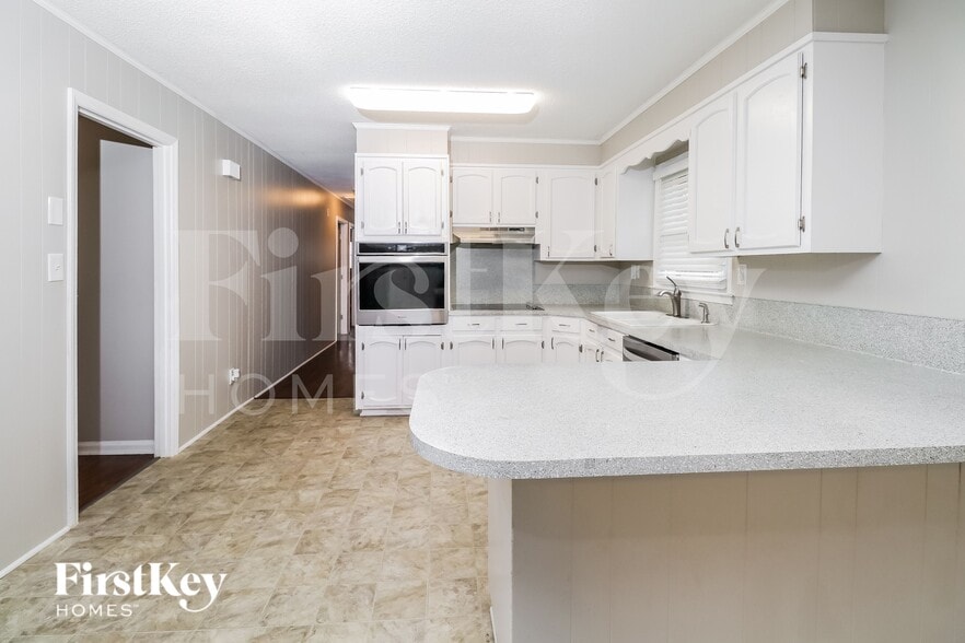 Building Photo - 4809 Maplecrest Dr