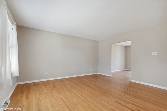 Building Photo - 1329 Ridgewood Dr