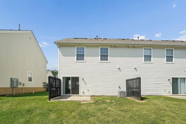 Building Photo - 7621 Lorimar Dr