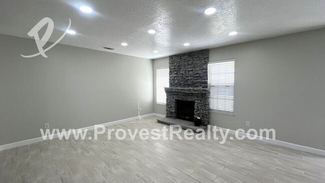 Building Photo - 13800 Driftwood Dr