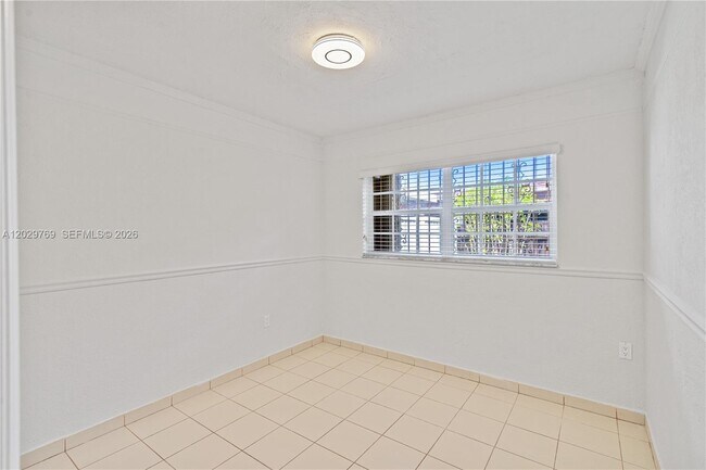 Building Photo - 210 E 61st St