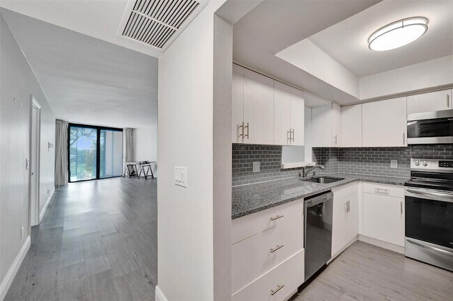 Building Photo - 3800 N Hills Dr