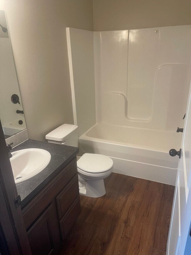 Building Photo - Beautiful 3 Bed 2 Bath + Bonus Room!