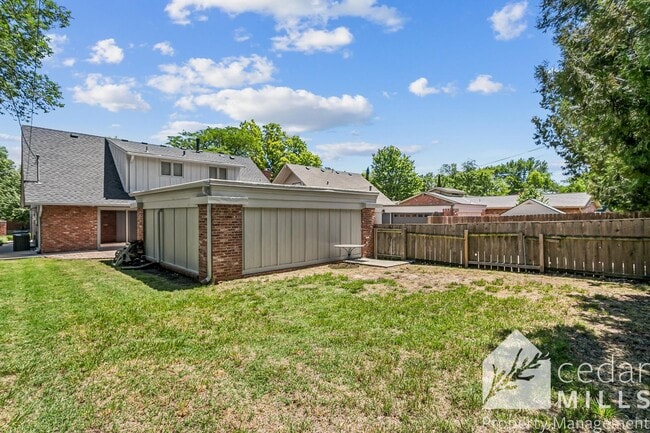 Building Photo - Mid Century Modern Gem in the Heart of The Village
