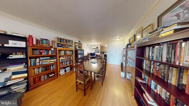 Building Photo - 3101 Patrick Henry Dr