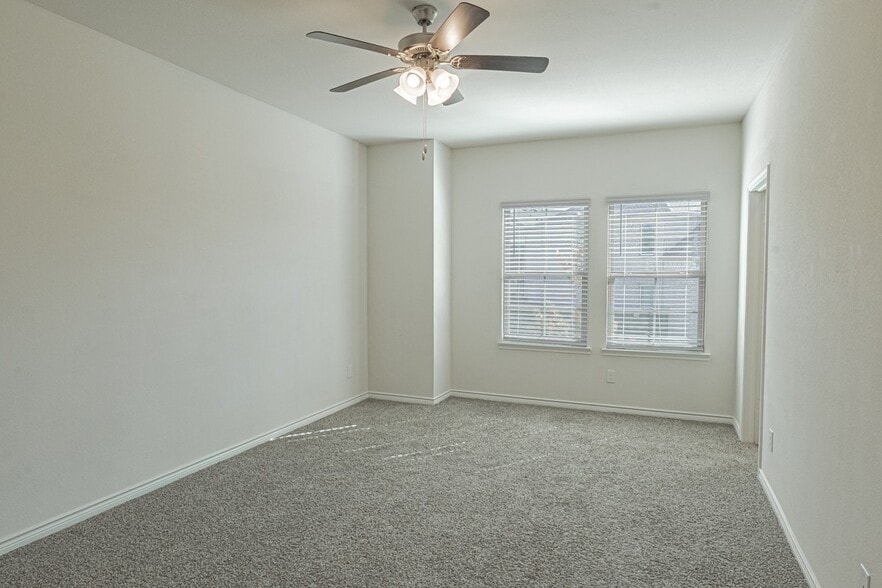 Building Photo - 2020 Saddle Wy