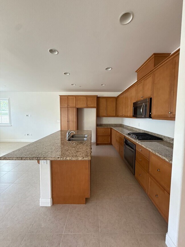 Building Photo - Beautiful Newer Rice Ranch Single Story Ho...