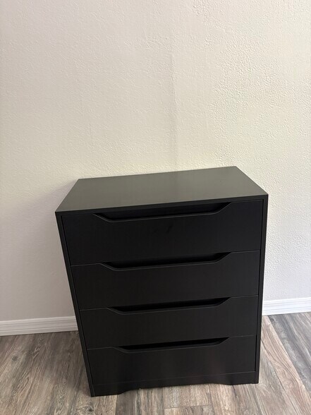 Spare BR dresser - 3425 16th St N