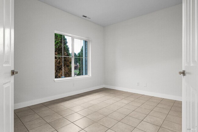 Building Photo - Luxury Living in Fountaingrove