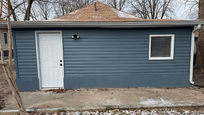 Building Photo - 907 S Cedar Ave