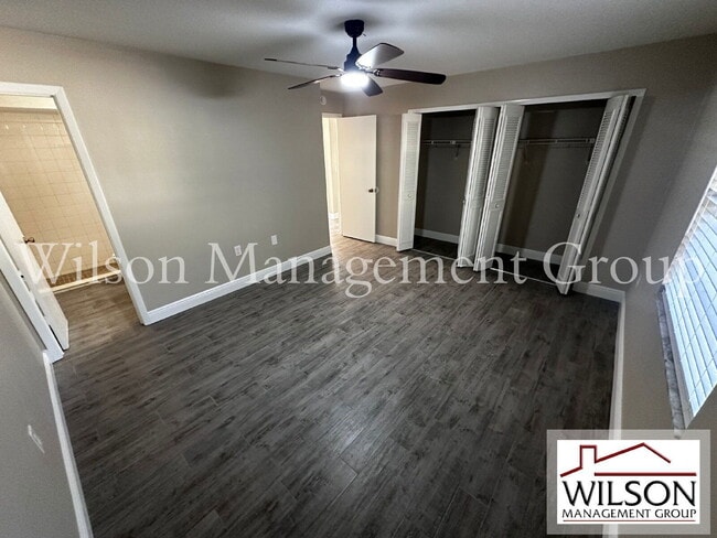 Building Photo - 2847 Bermuda Ave N