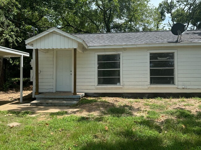 Building Photo - 560 Athens St
