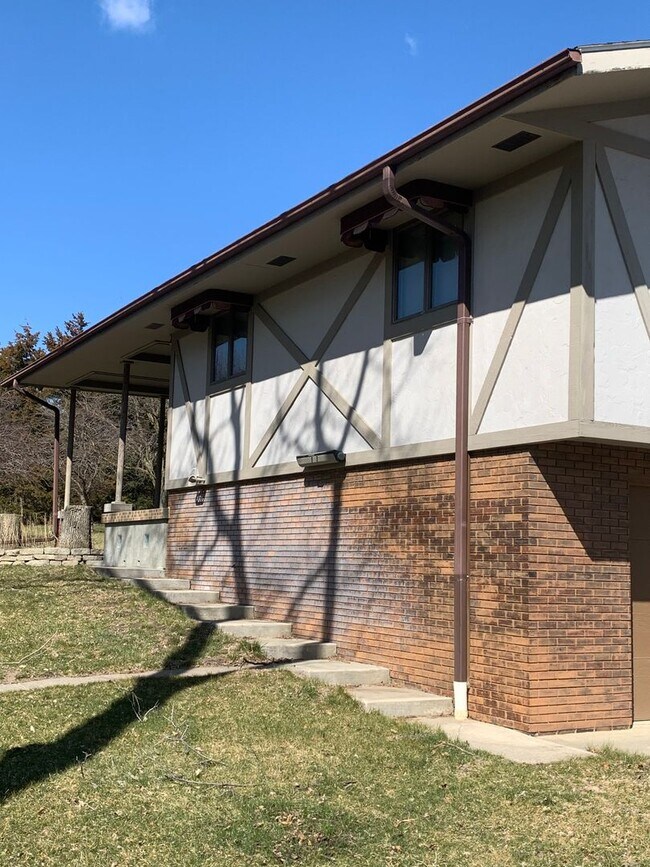 Building Photo - Looking for country living? Check out this...