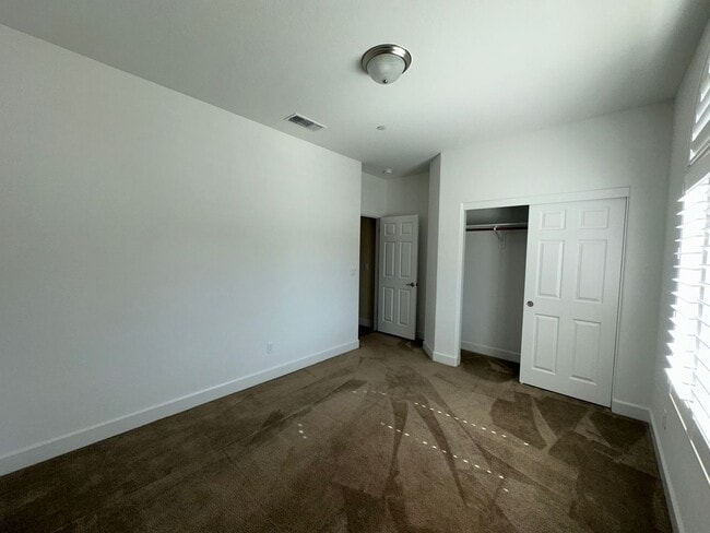 Building Photo - NW Visalia Home Coming Soon!
