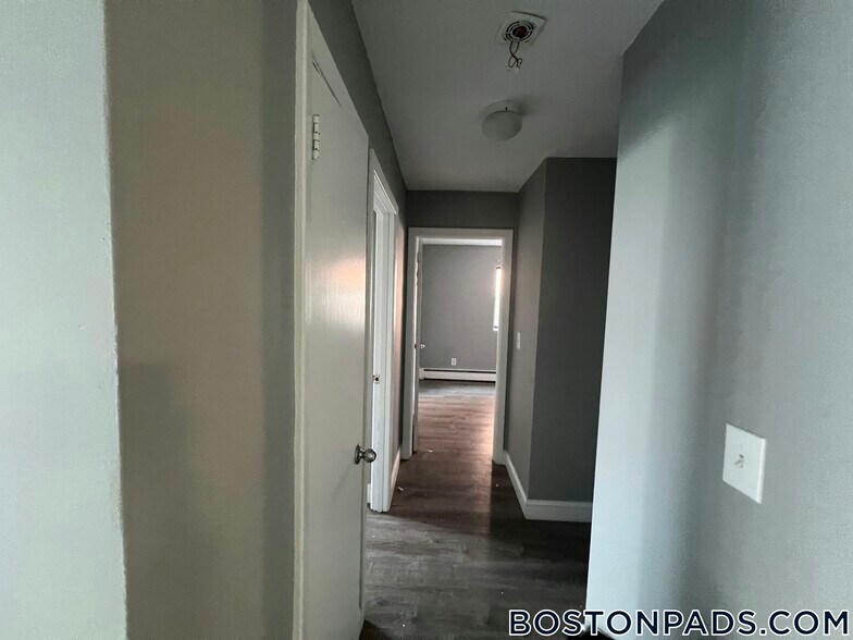 Building Photo - 245 Main St