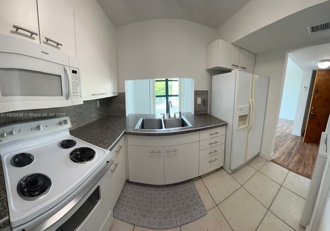 Building Photo - 11750 SW 18th St