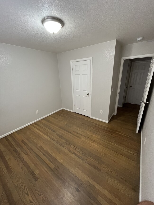 Building Photo - 6020 E 68th Way