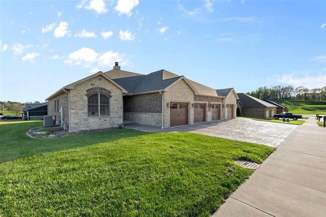 Building Photo - Stunning Custom-Built 4 Bedroom Duplex in East Jackson School District
