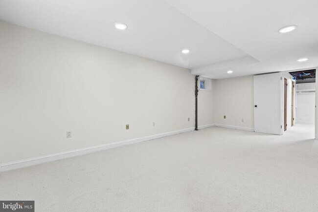 Building Photo - 3548 N Valley St