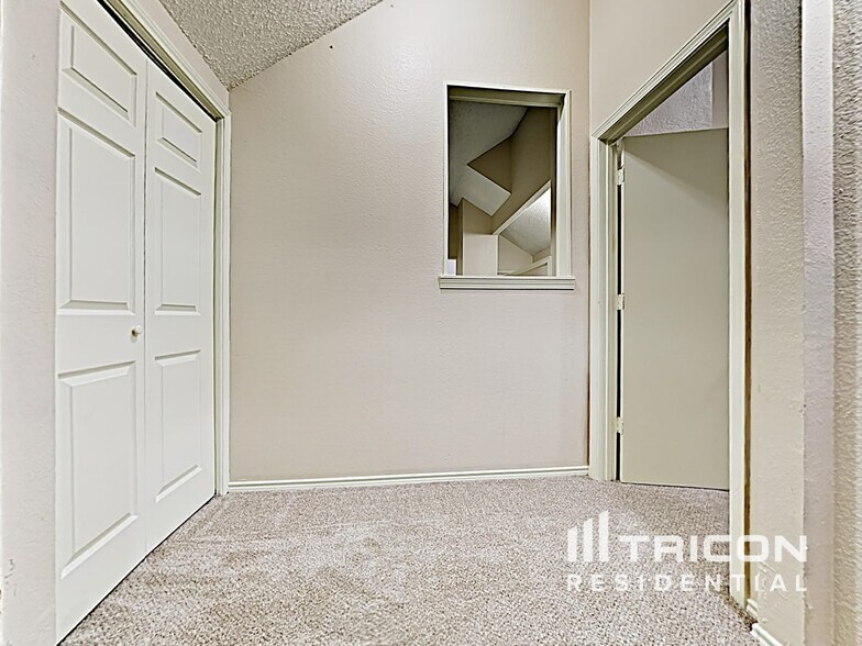 Building Photo - 1304 Farley Dr