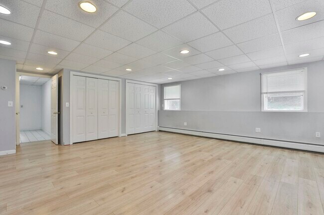 Building Photo - 76 Groton Rd