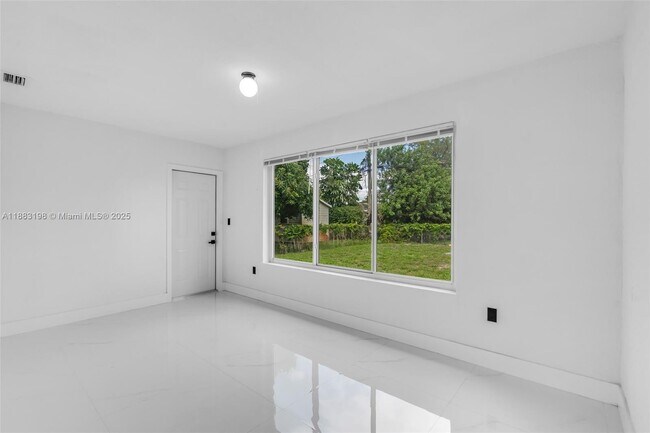 Building Photo - 741 NW 175th Dr