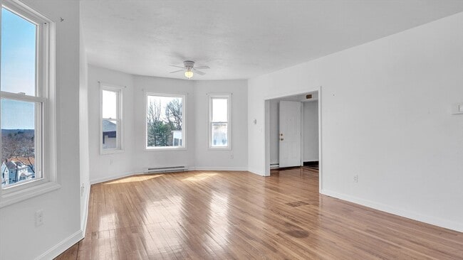 Building Photo - 1442 Main St